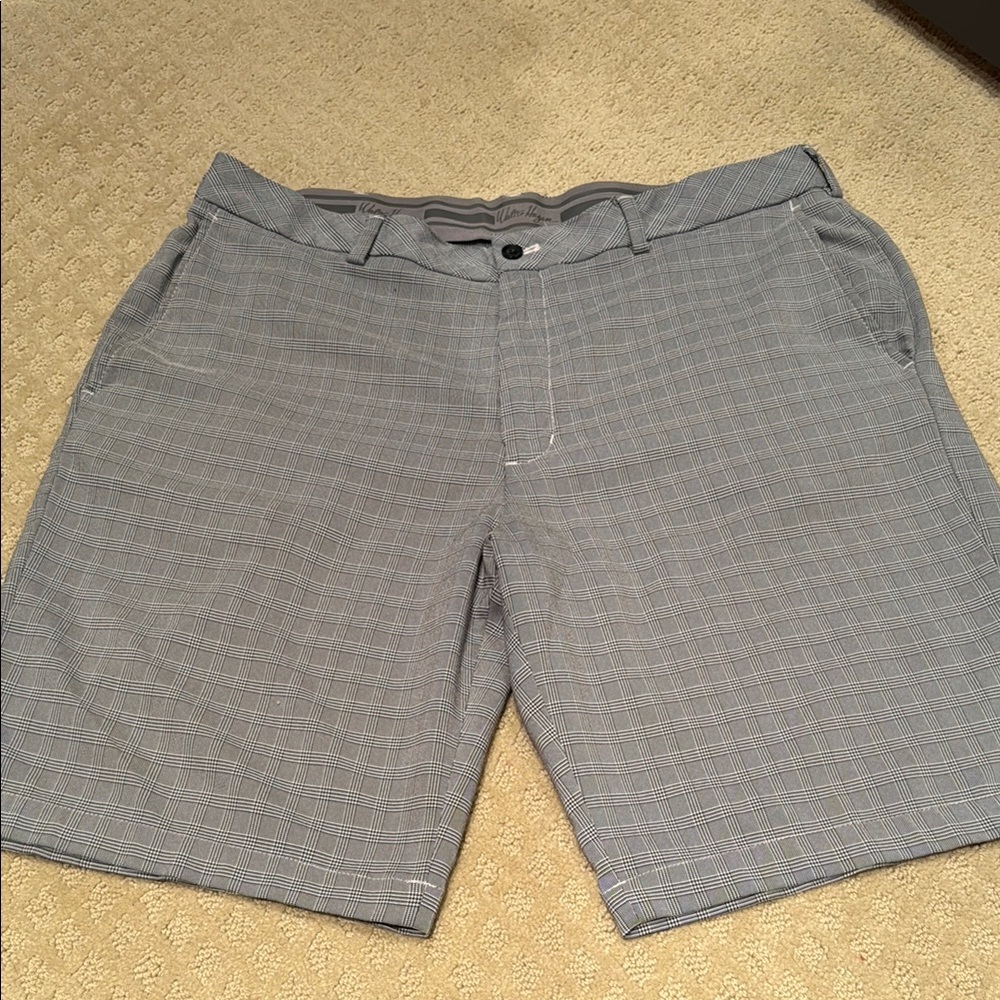 Walter Hagan Men’s Gray Checkered Shorts